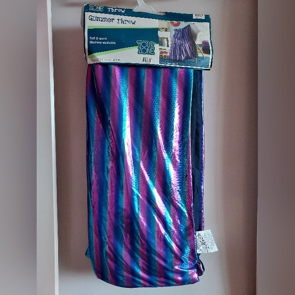 NWT Glimmer Throw - Picture 2 of 4